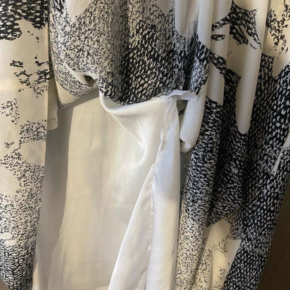 Le Chateu Dress - Picture 4 of 6